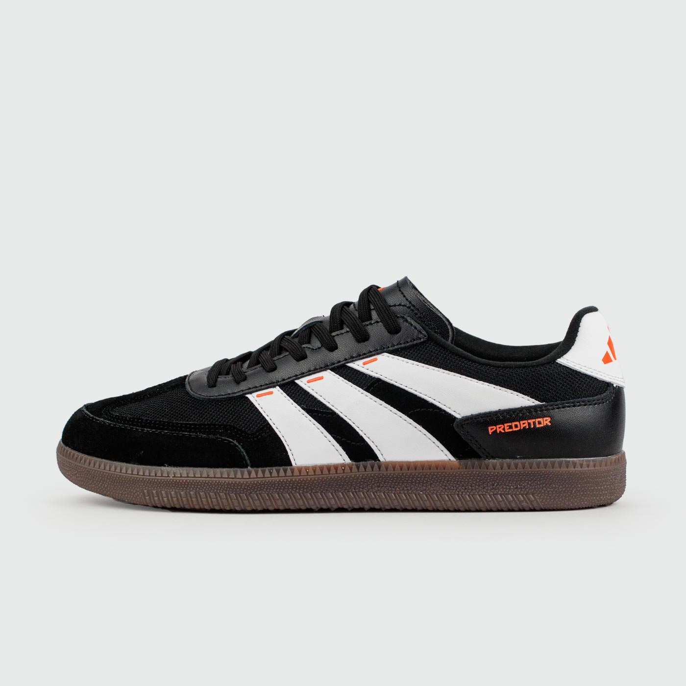 Predator Freestyle Black White чаще выбирают клиенты