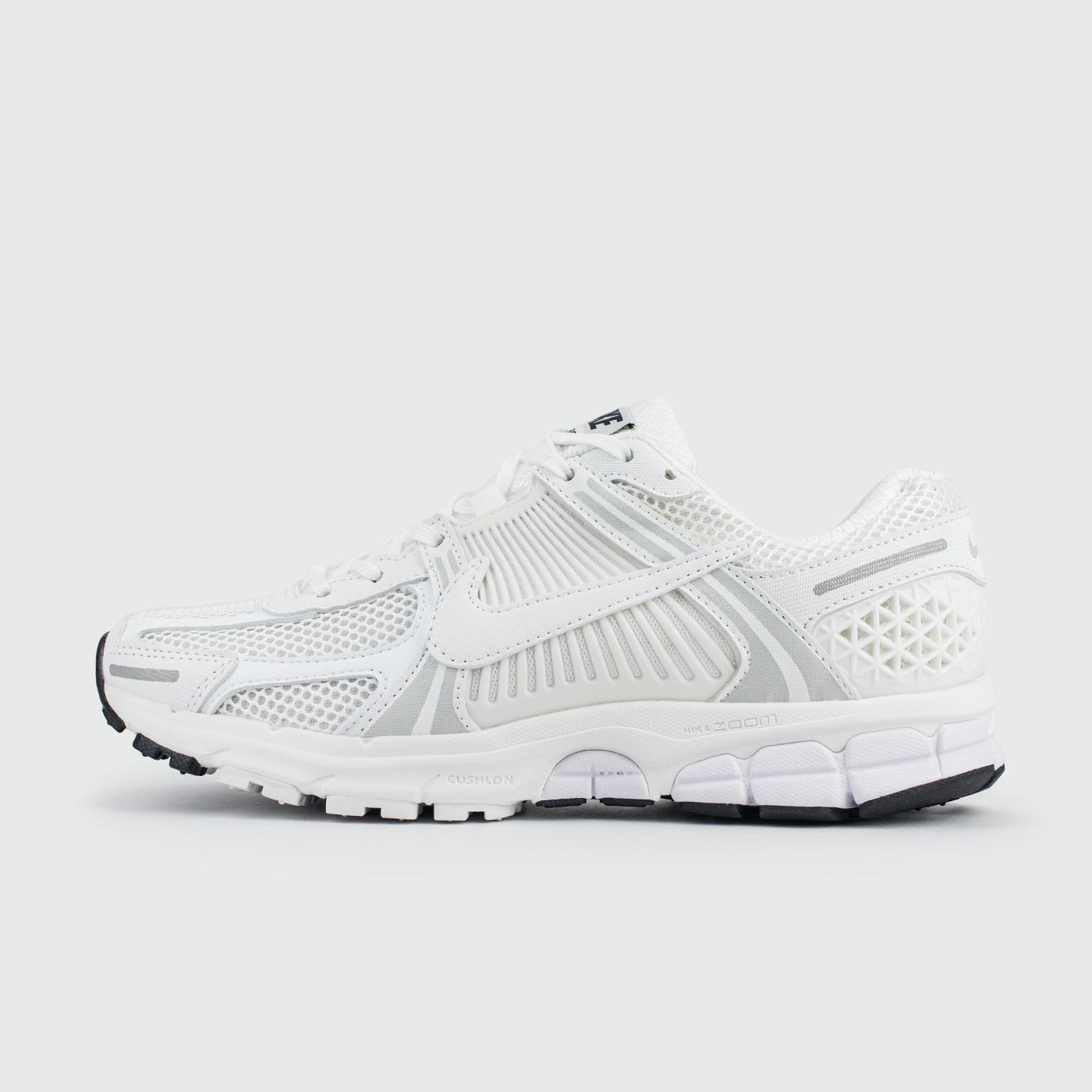 Zoom Vomero 5 All White чаще выбирают клиенты