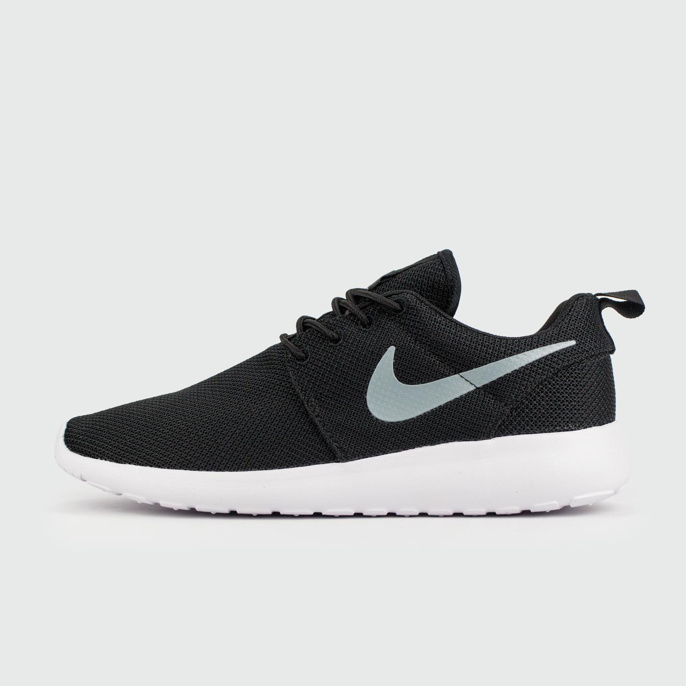 Roshe Run Black/White чаще выбирают клиенты